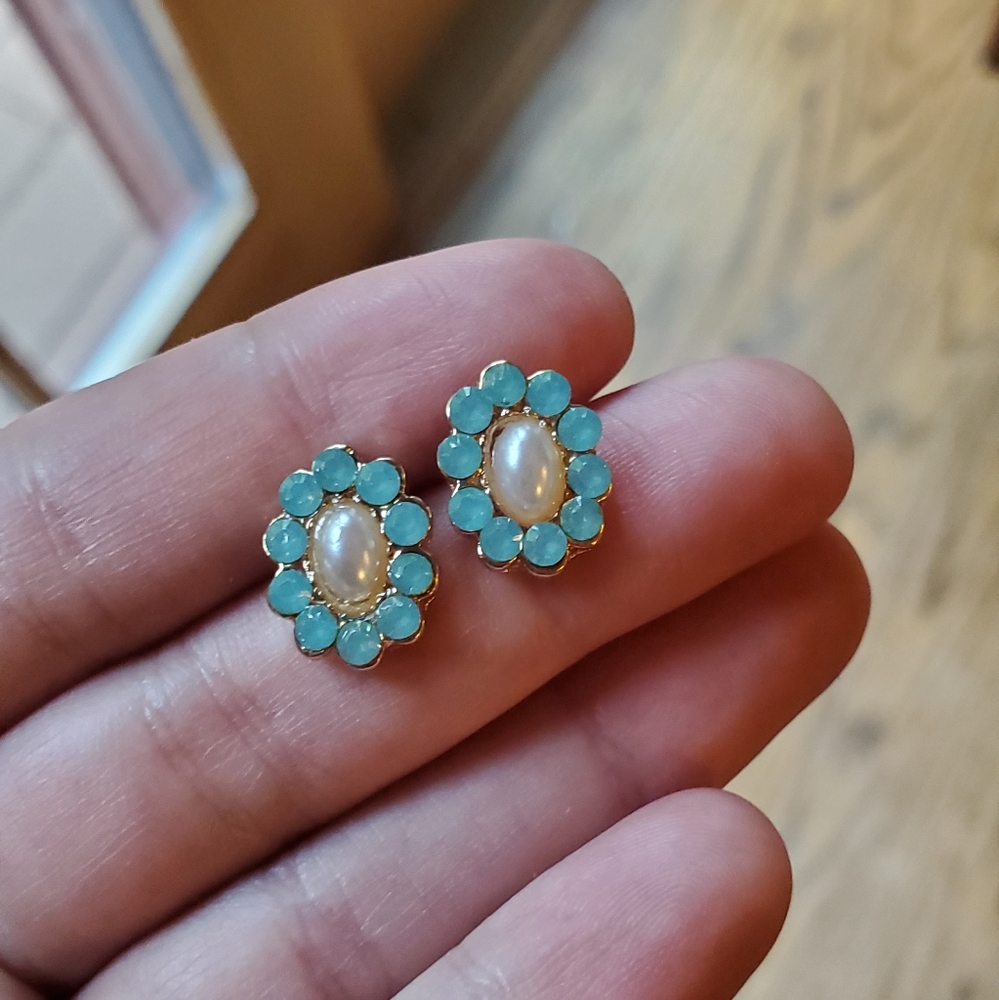 NWOT Pearl Flower Aqua Earrings - Picture 6 of 10